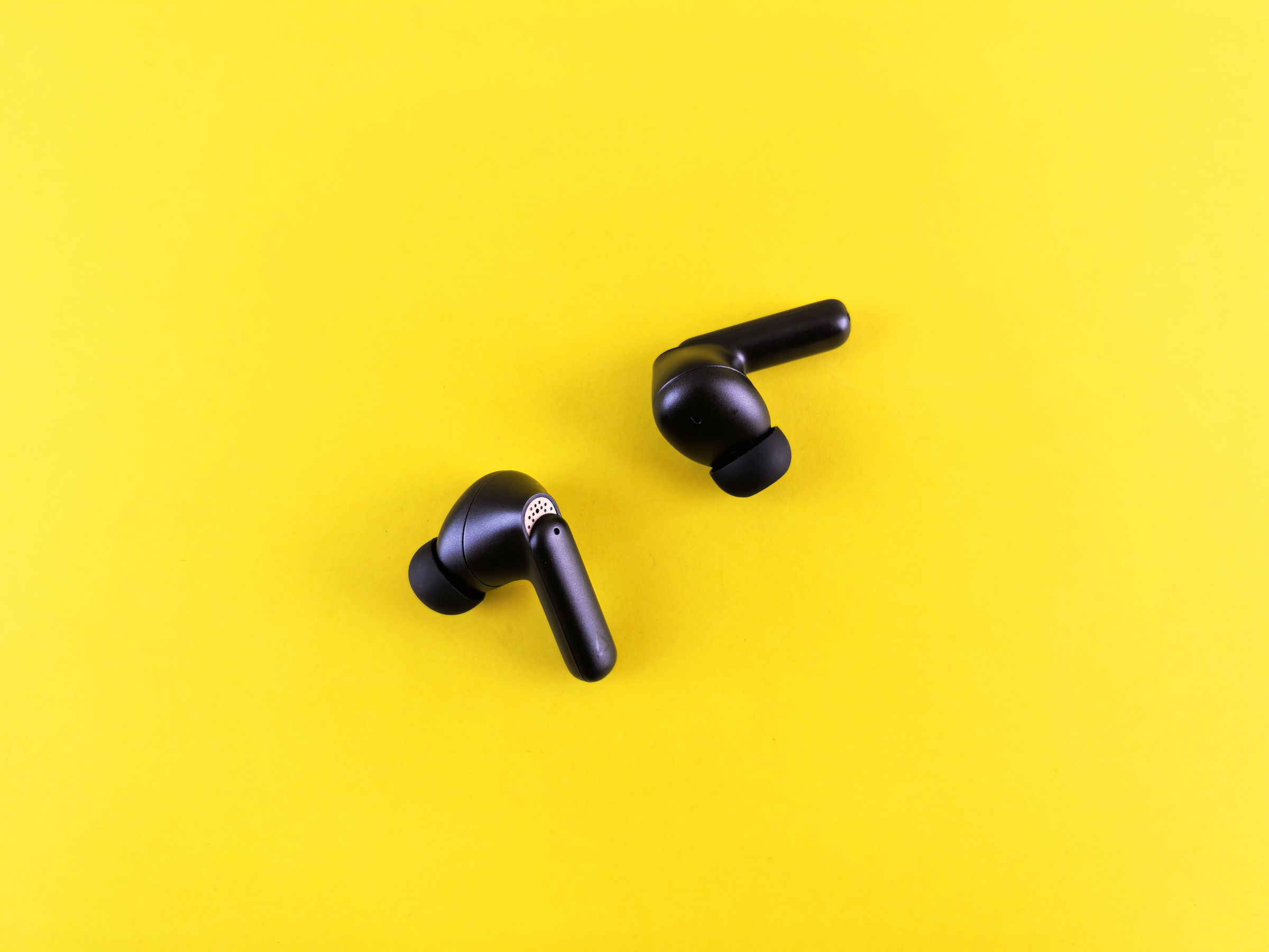 Wireless earbuds